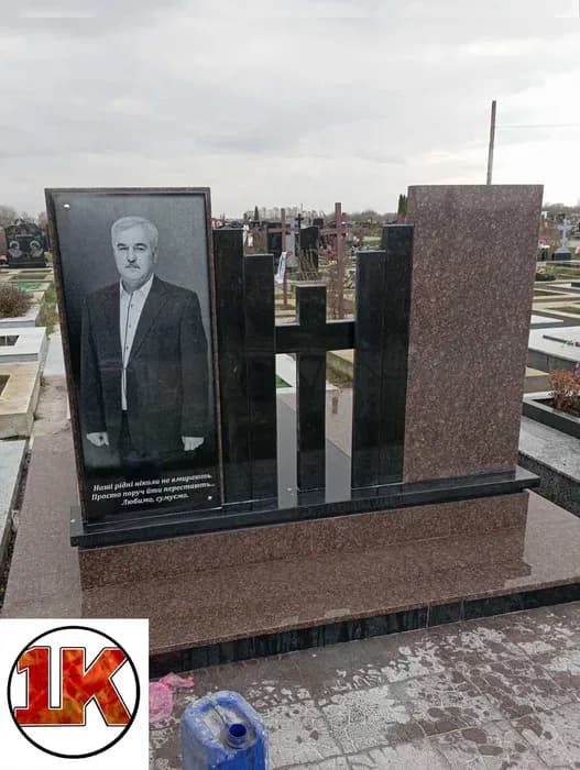 Стела з образом Богородиці