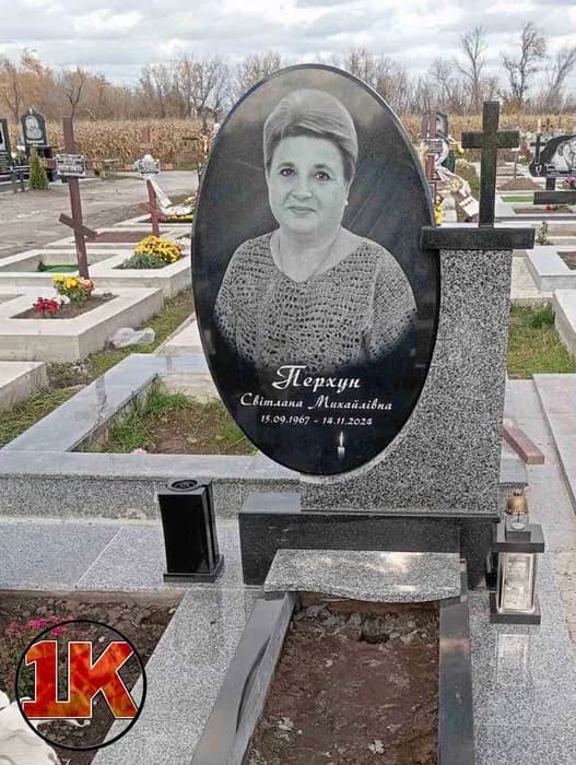 Вертикальна стела "Класика"